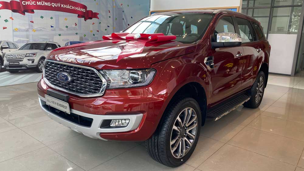 gia xe ford everest