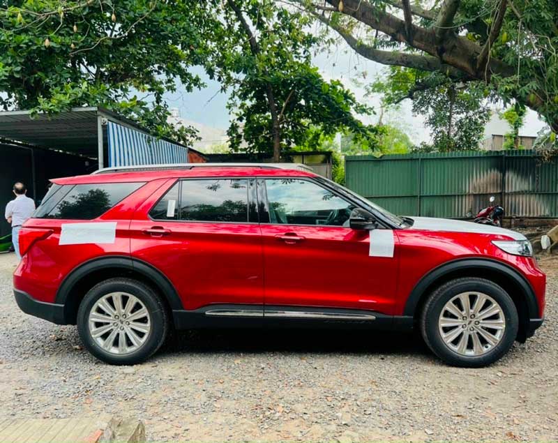 than xe ford explorer limited 2022 mau do
