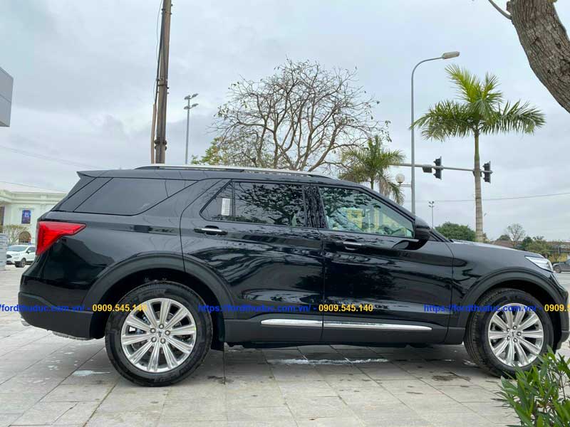 than xe ford explorer limited 2022 mau den