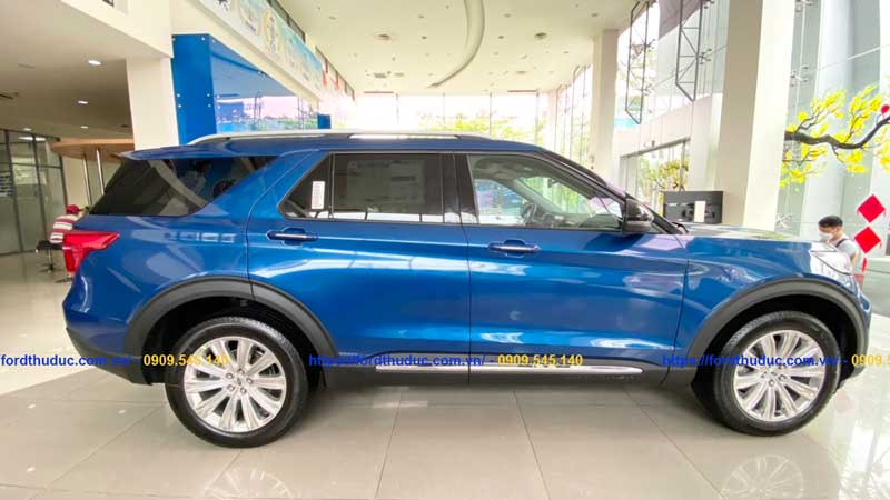 than xe ford explorer limited 2022 mau xanh duong