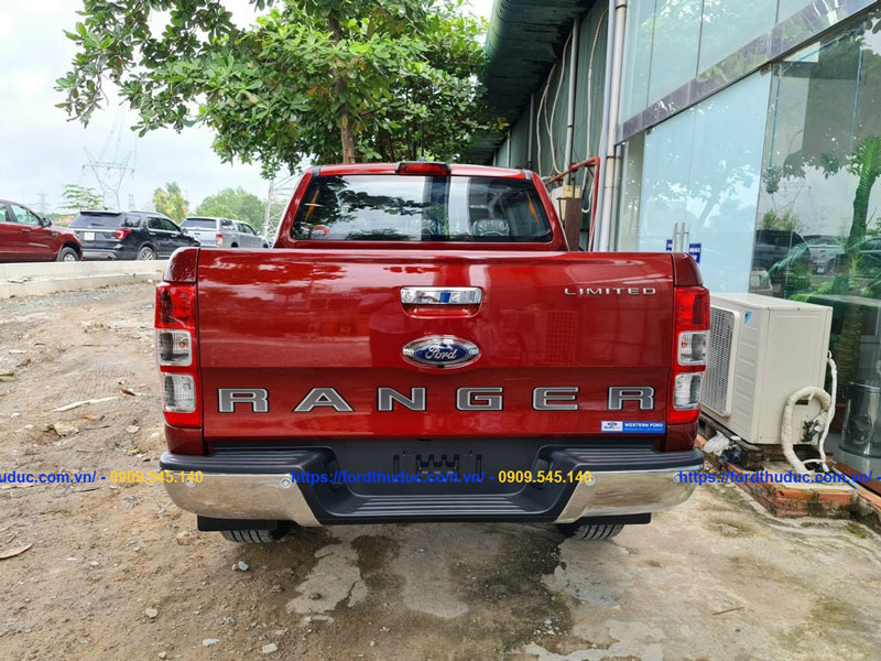 duoi xe ford ranger xlt limited 2021 mau do