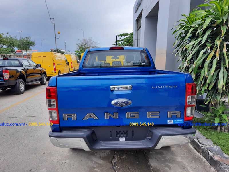 duoi xe ford ranger xlt limited 2021 mau xanh duong