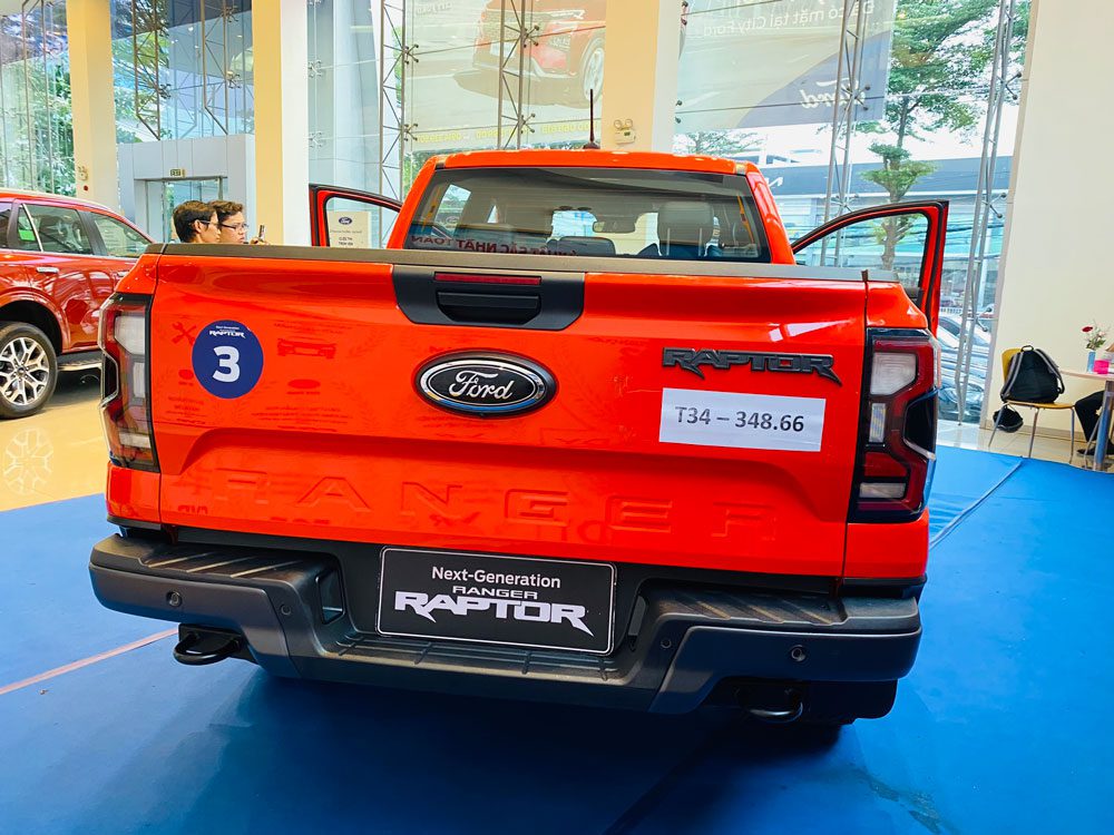 phan duoi xe Ford Ranger Raptor 2023
