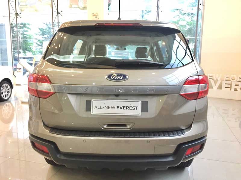 duoi xe ford everest ambiente 2018
