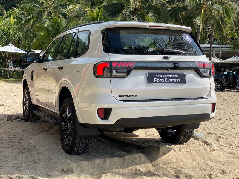 duoi xe ford everest sport 2023