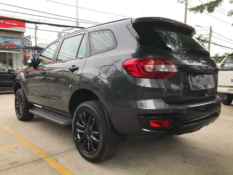 than xe ford everest sport 2021