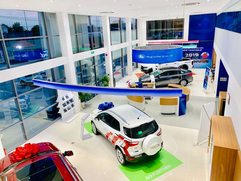 showroom trung bay san pham gia dinh ford